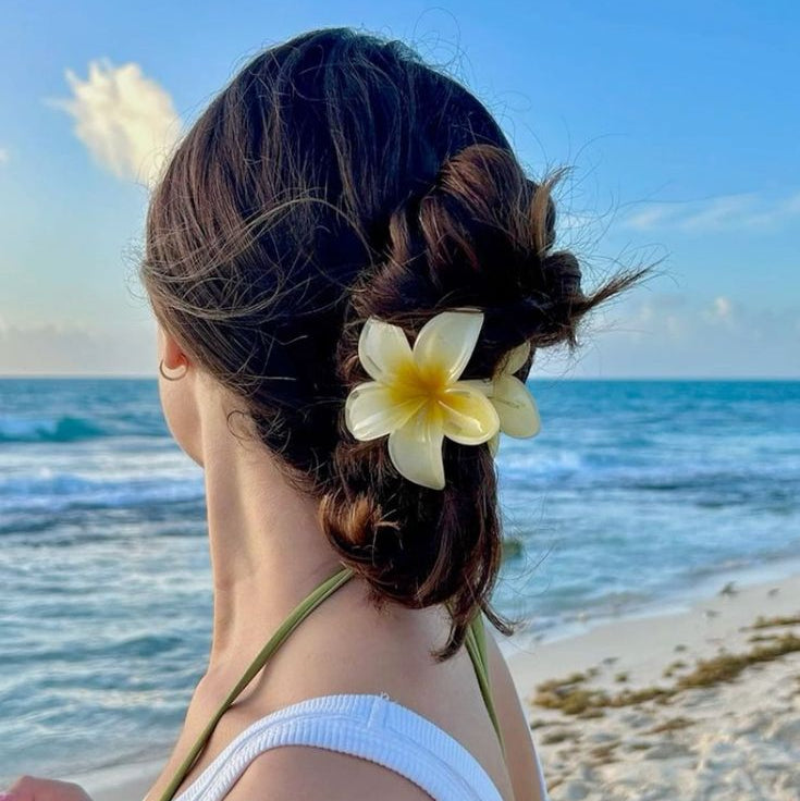 Viral Flower Claw Clip