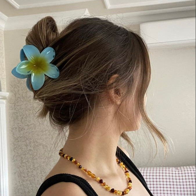 Viral Flower Claw Clip