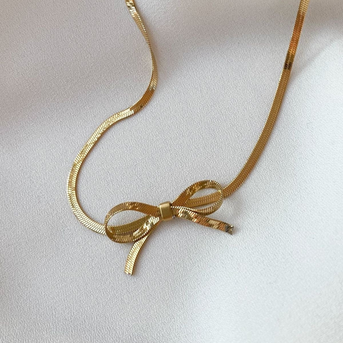 Viral Bow Choker